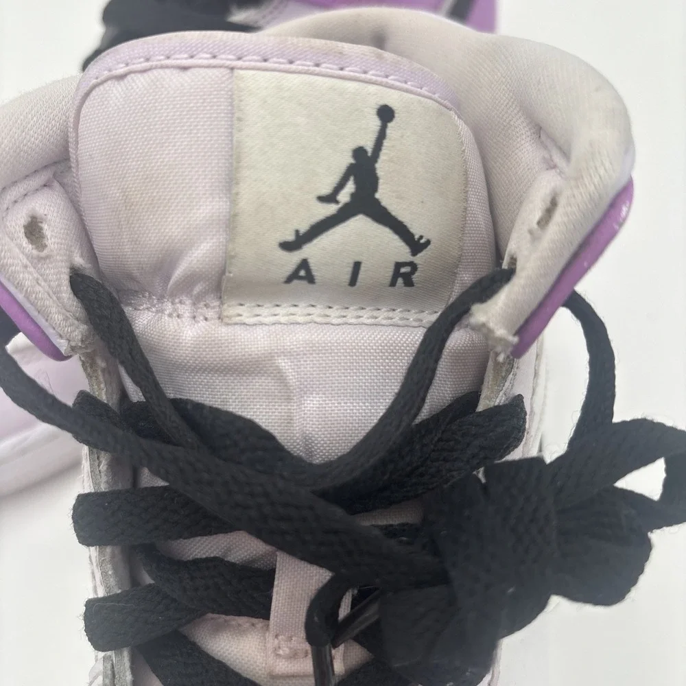 Nike Air Jordan 1 Mid GS White Barely Grape DQ8423-501 Size 5.5 Youth /‎ 7W
